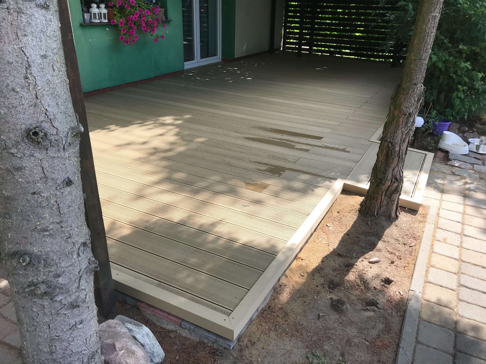 Terrace arrangement - composite decking board Standard Honey Teak