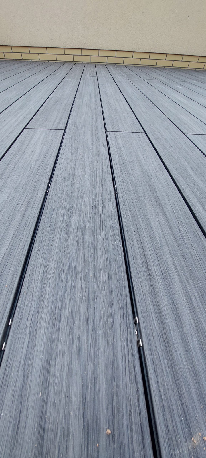 Roof terrace with Premium Gray composite decking
