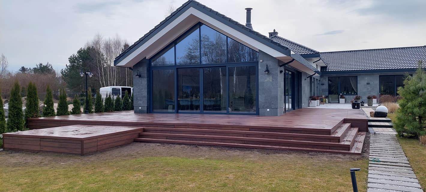 Premium Redwood terrace – an impressive space with class