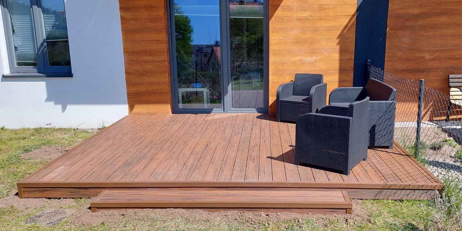 Premium Teak terrace – natural elegance and comfort