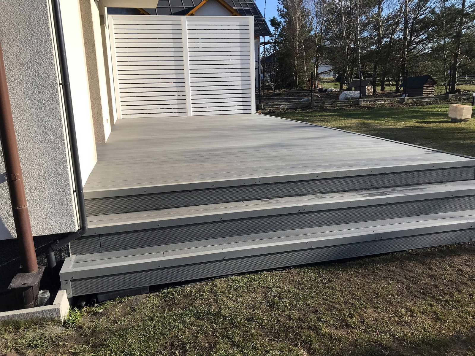 Terrace made of Standard Light Grey composite decking board