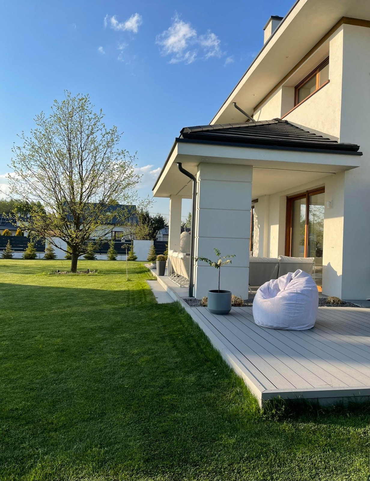 Standard Light Grey terrace – lightness that makes an impression