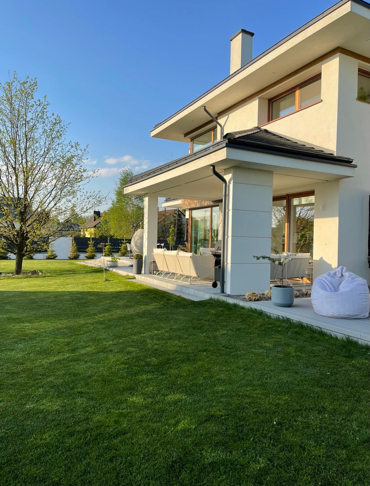 Standard Light Grey terrace – lightness that makes an impression