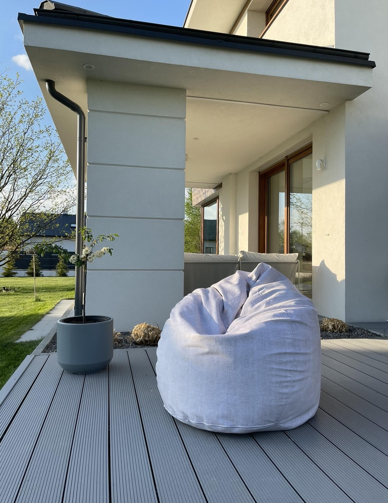 Standard Light Grey terrace – lightness that makes an impression