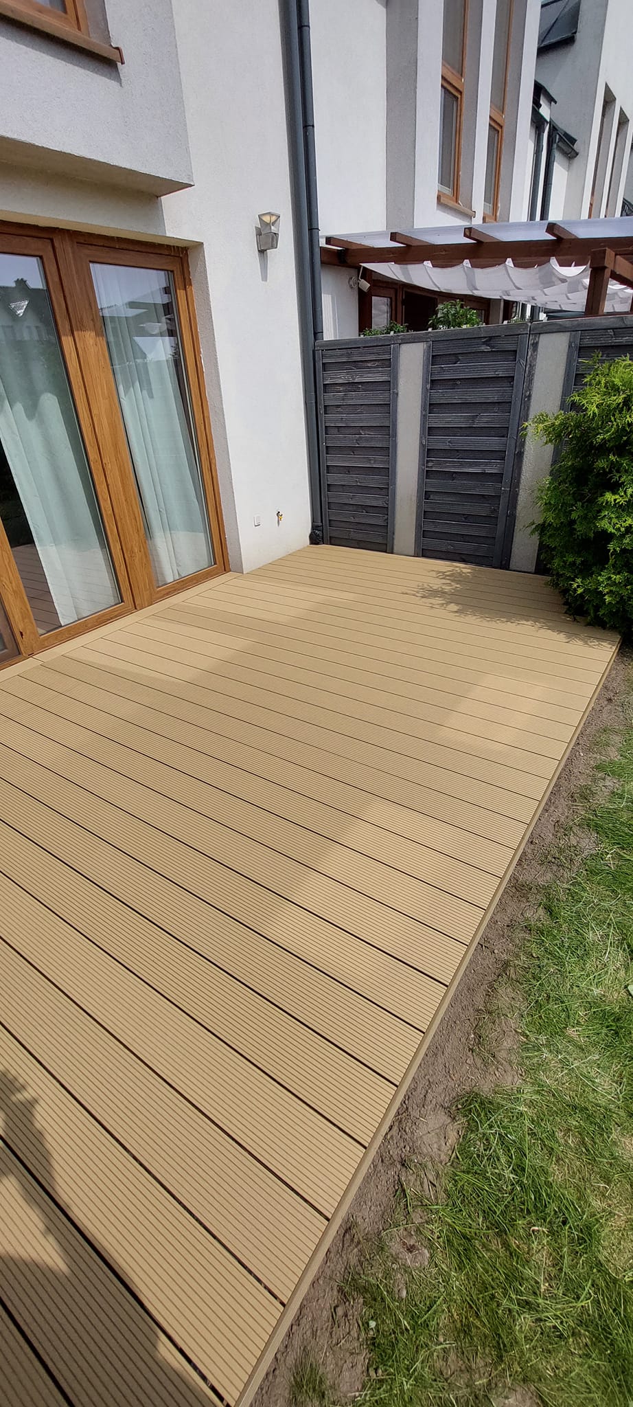 Standard Honey Teak terrace – a warm accent in a home relaxation zone