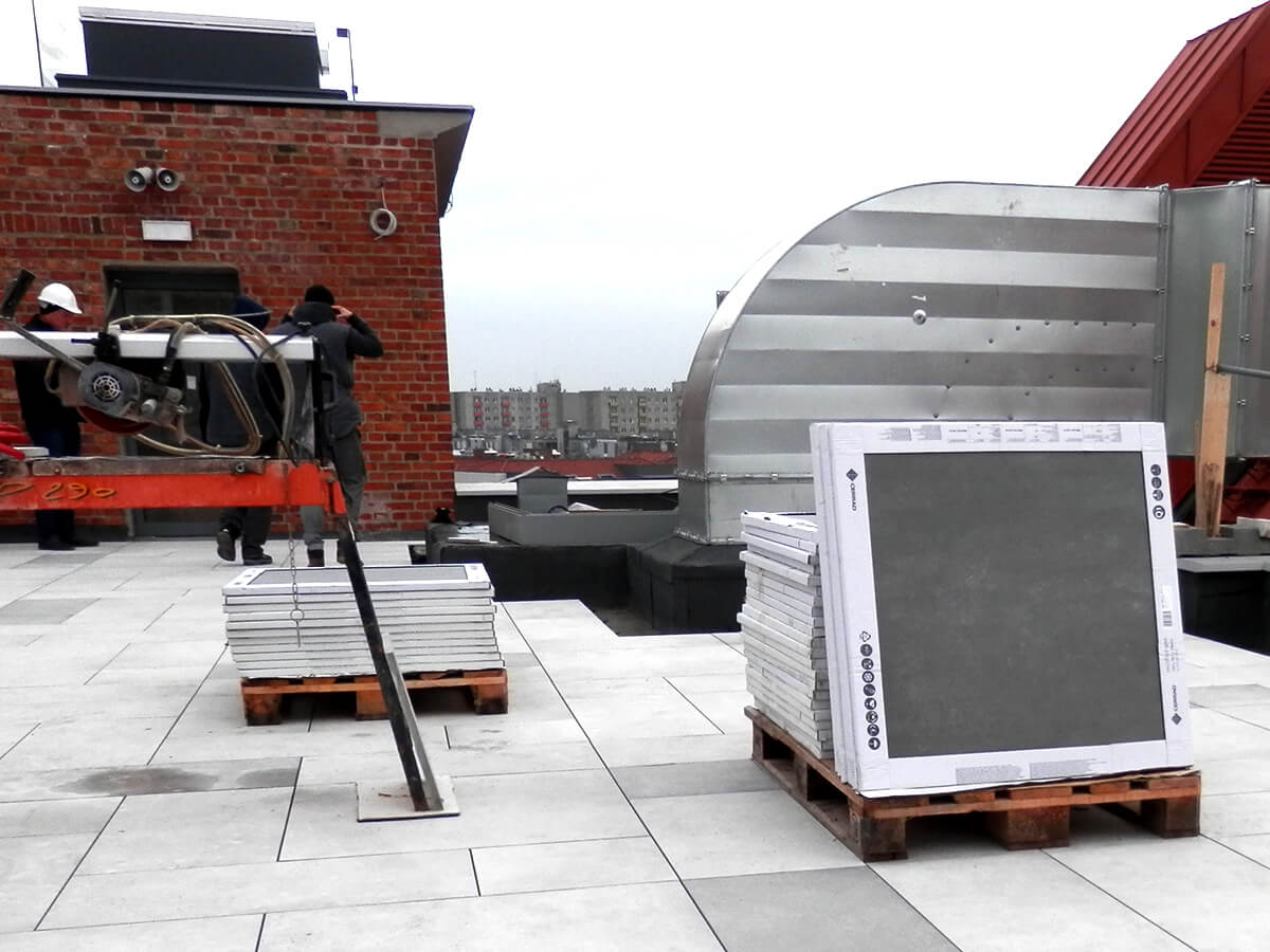 installation of a ventilated terrace with 2 cm porcelain tiles