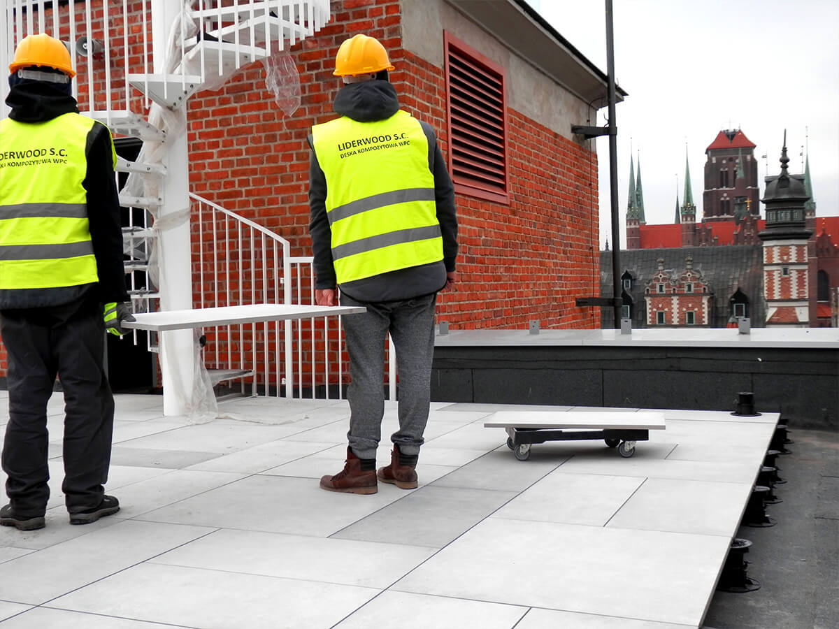 installation of a ventilated terrace with 2 cm porcelain tiles