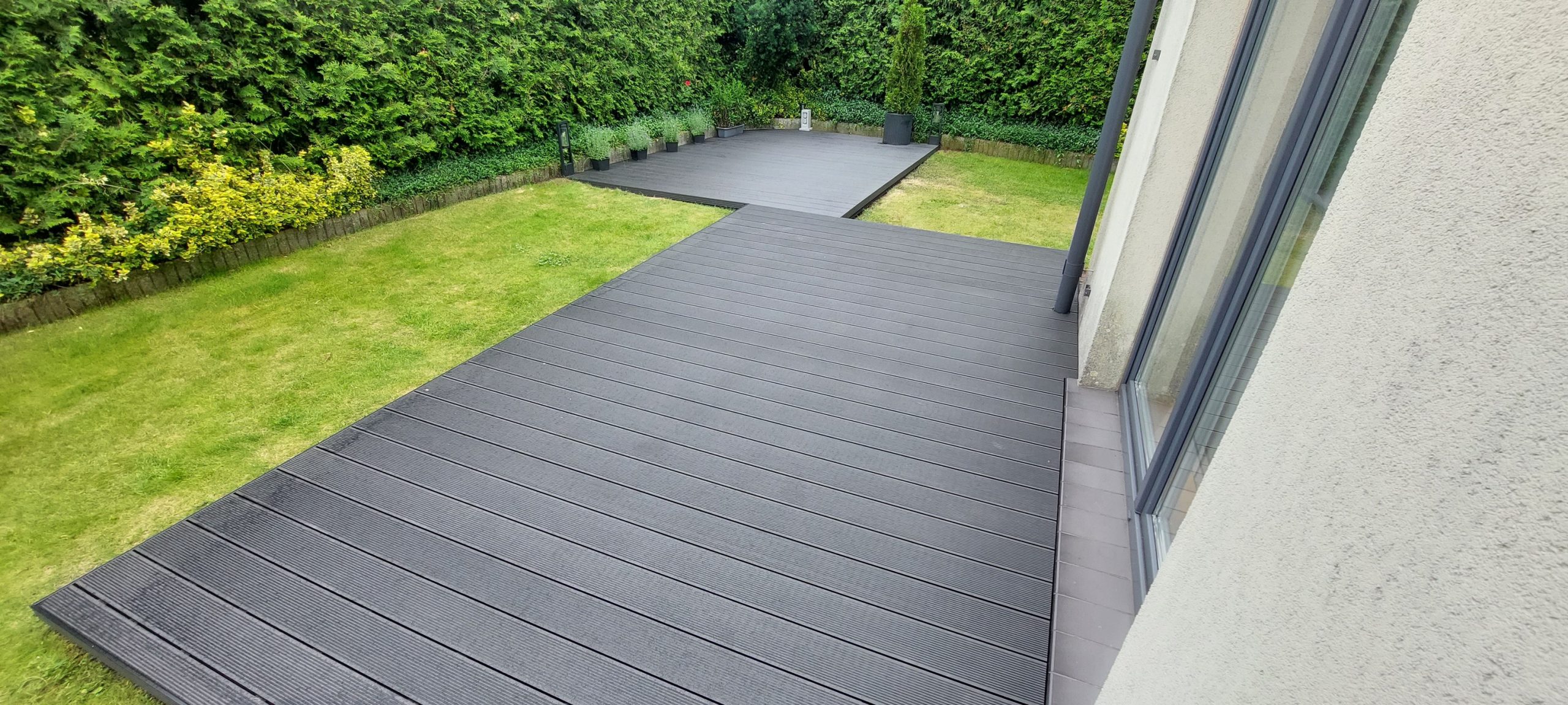 Anthracite composite decking terrace – modern design in the garden