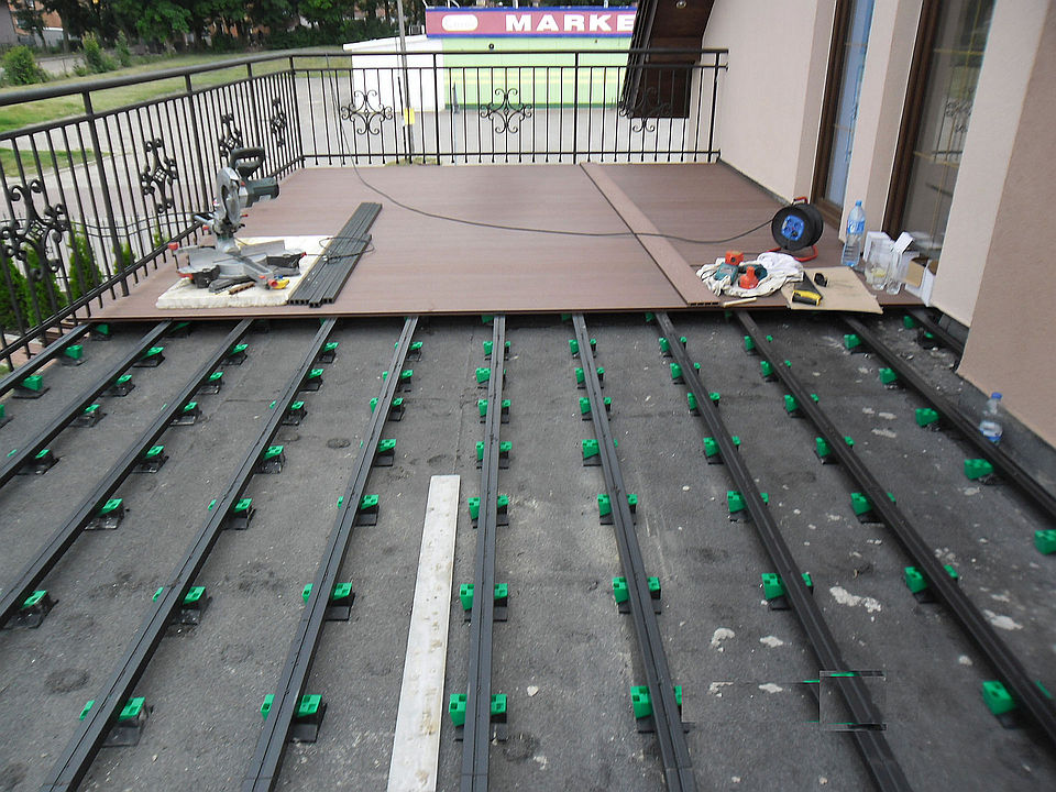 Terrace made of Standard Brown composite decking boards – durability and classic style at its best