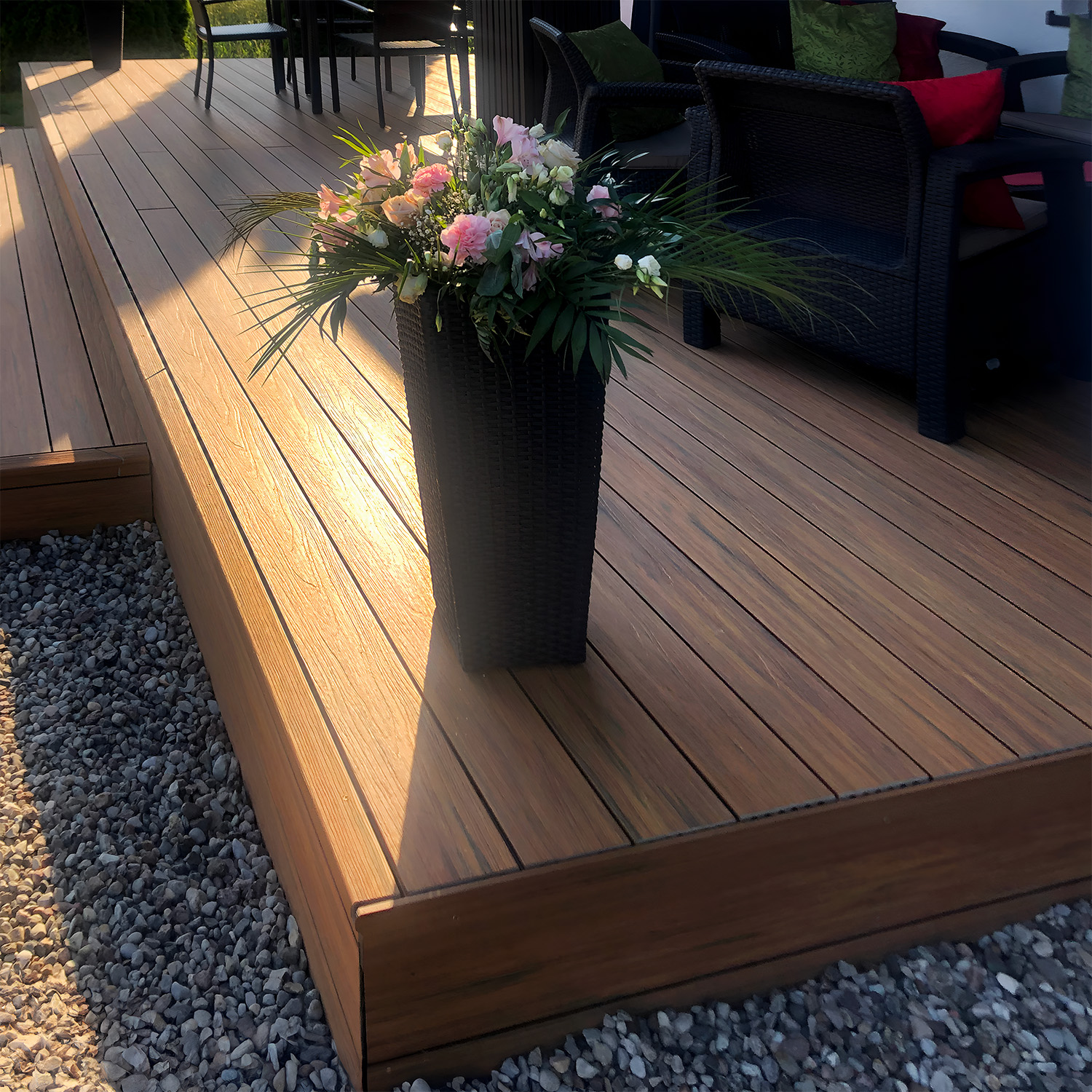 Composite terrace and facade: 3D Premium Walnut slats and Premium Amber decking boards