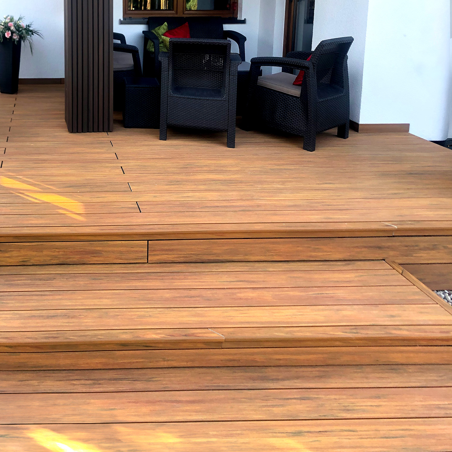 Composite terrace and facade: 3D Premium Walnut slats and Premium Amber decking boards