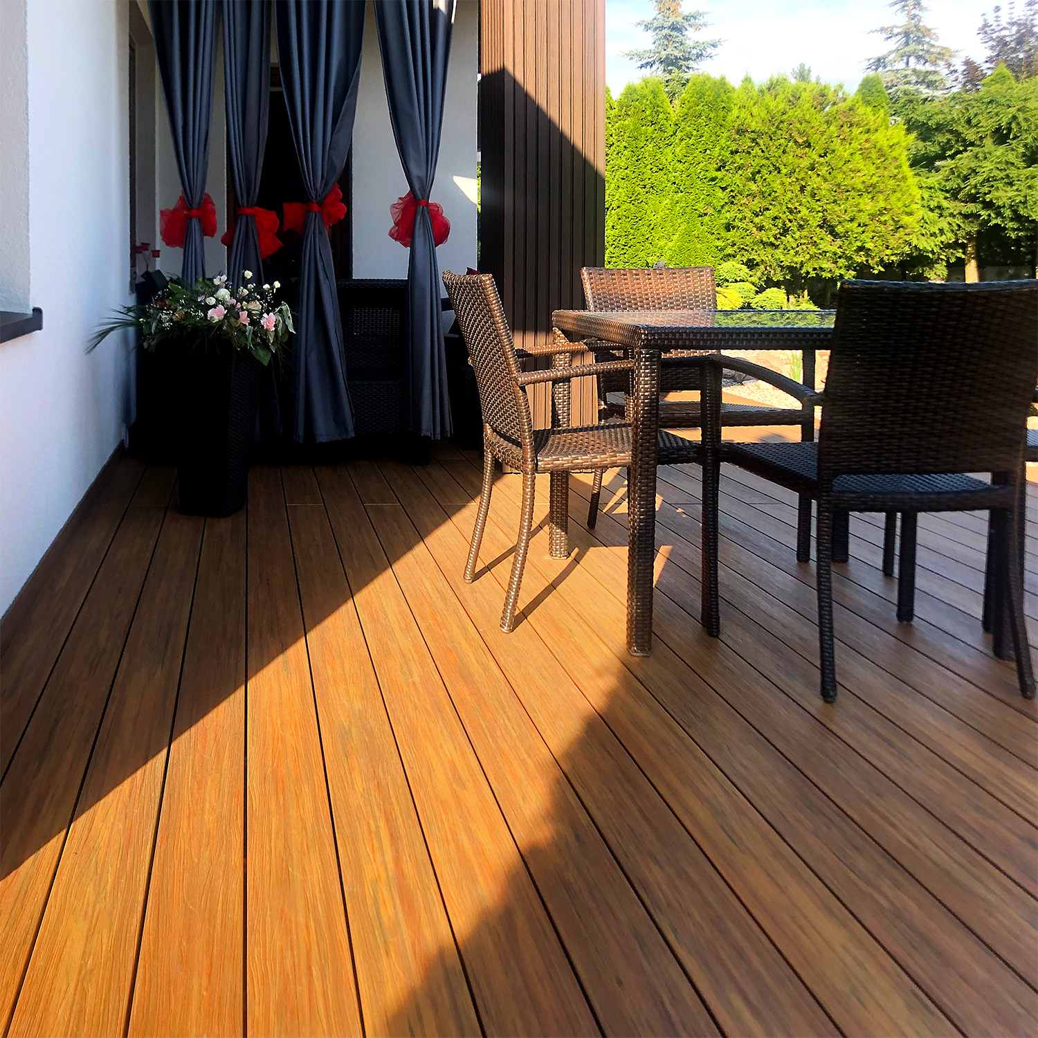 Composite terrace and facade: 3D Premium Walnut slats and Premium Amber decking boards
