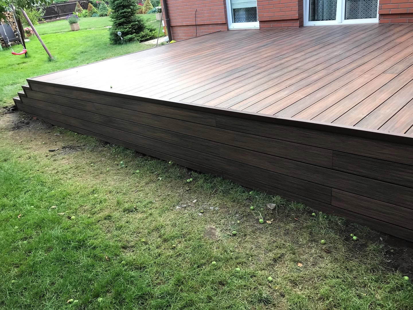 Large terrace with stairs - WPC Decking Board Premium Redwood