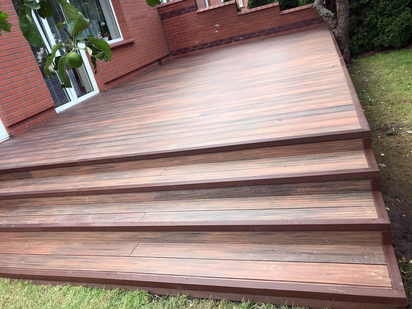 Large terrace with stairs - WPC Decking Board Premium Redwood