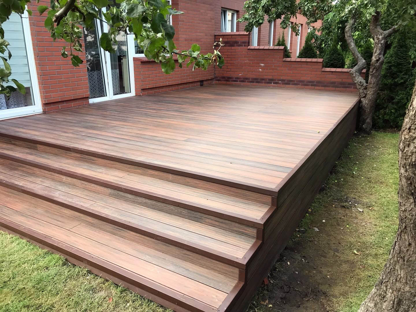 Large terrace with stairs - WPC Decking Board Premium Redwood