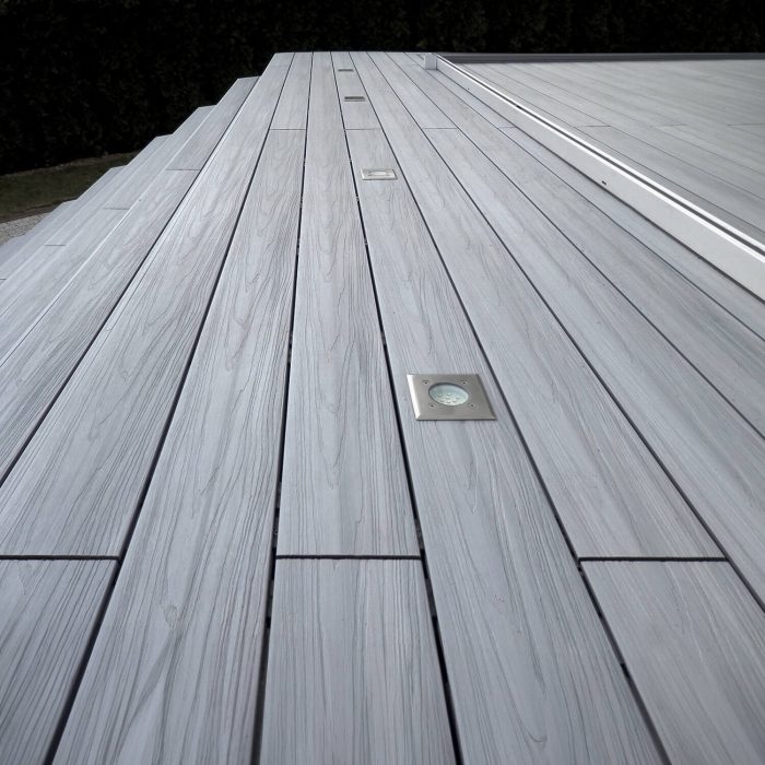 realizacja tarasu z deski kompozytowej solid premium light gray