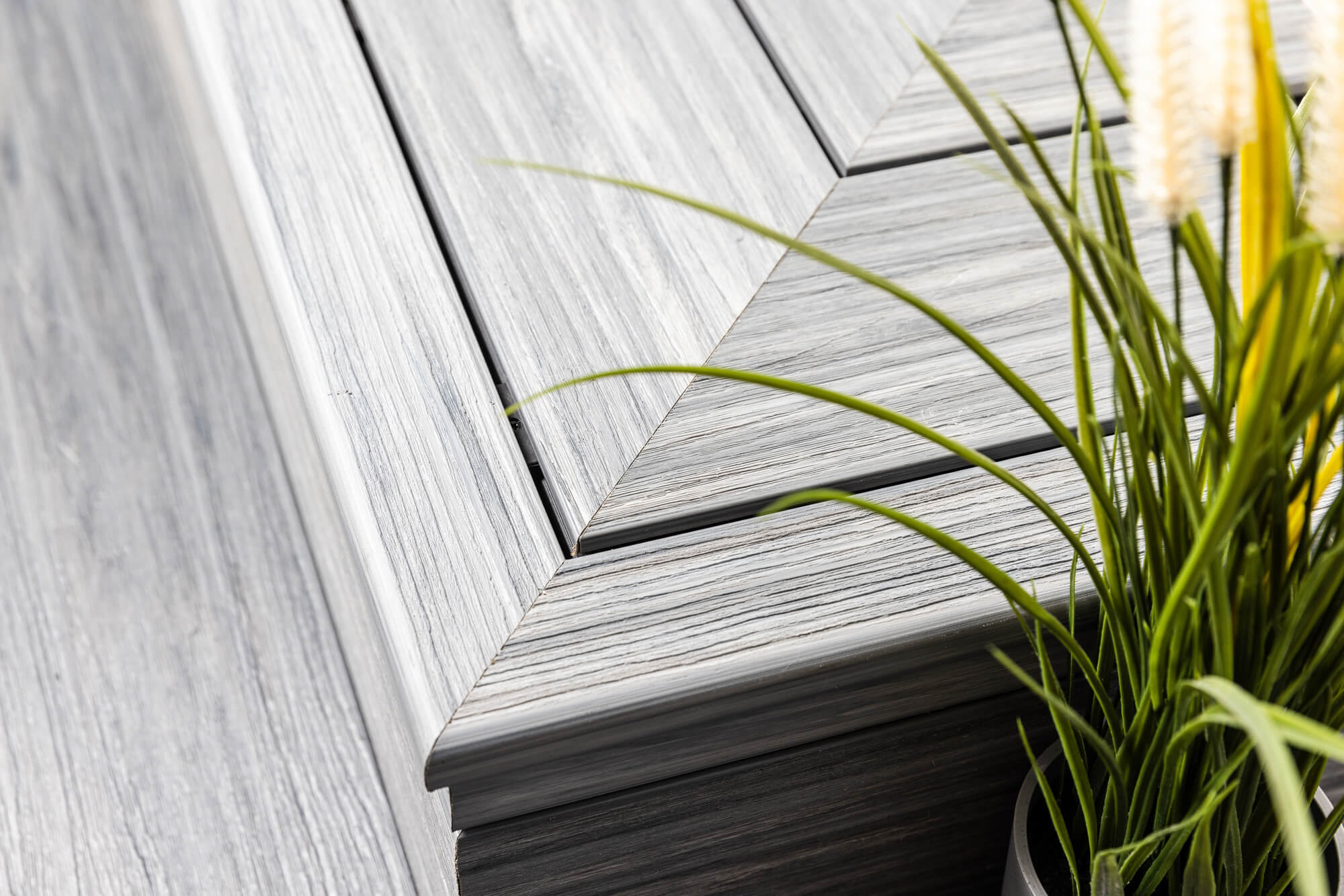 Ekspozycja w Salonie Sprzedaży w Rumi – deski i lamele kompozytowe