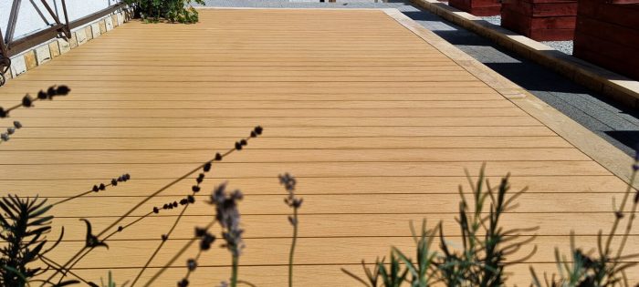 realizacja tarasu z deski kompozytowej premium dab jasny