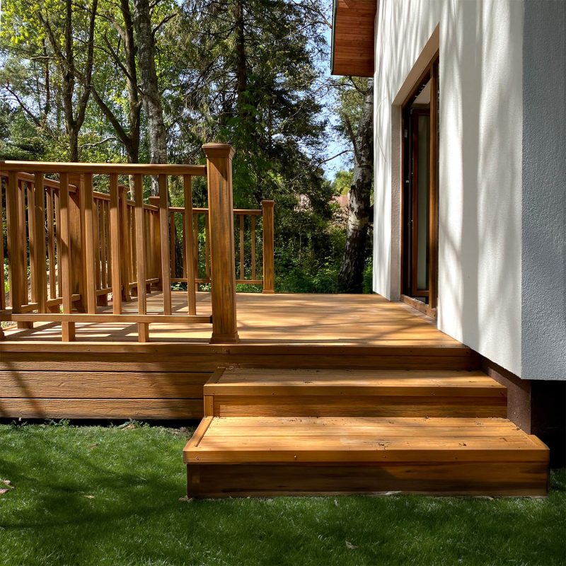 taras z desek kompozytowych z balustradą amber premium