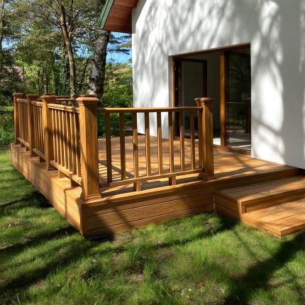 taras z desek kompozytowych z balustradą amber premium